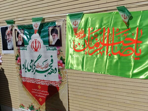 طنین زنگ انقلاب دردبستان خدیجه کبری ابرکوه  