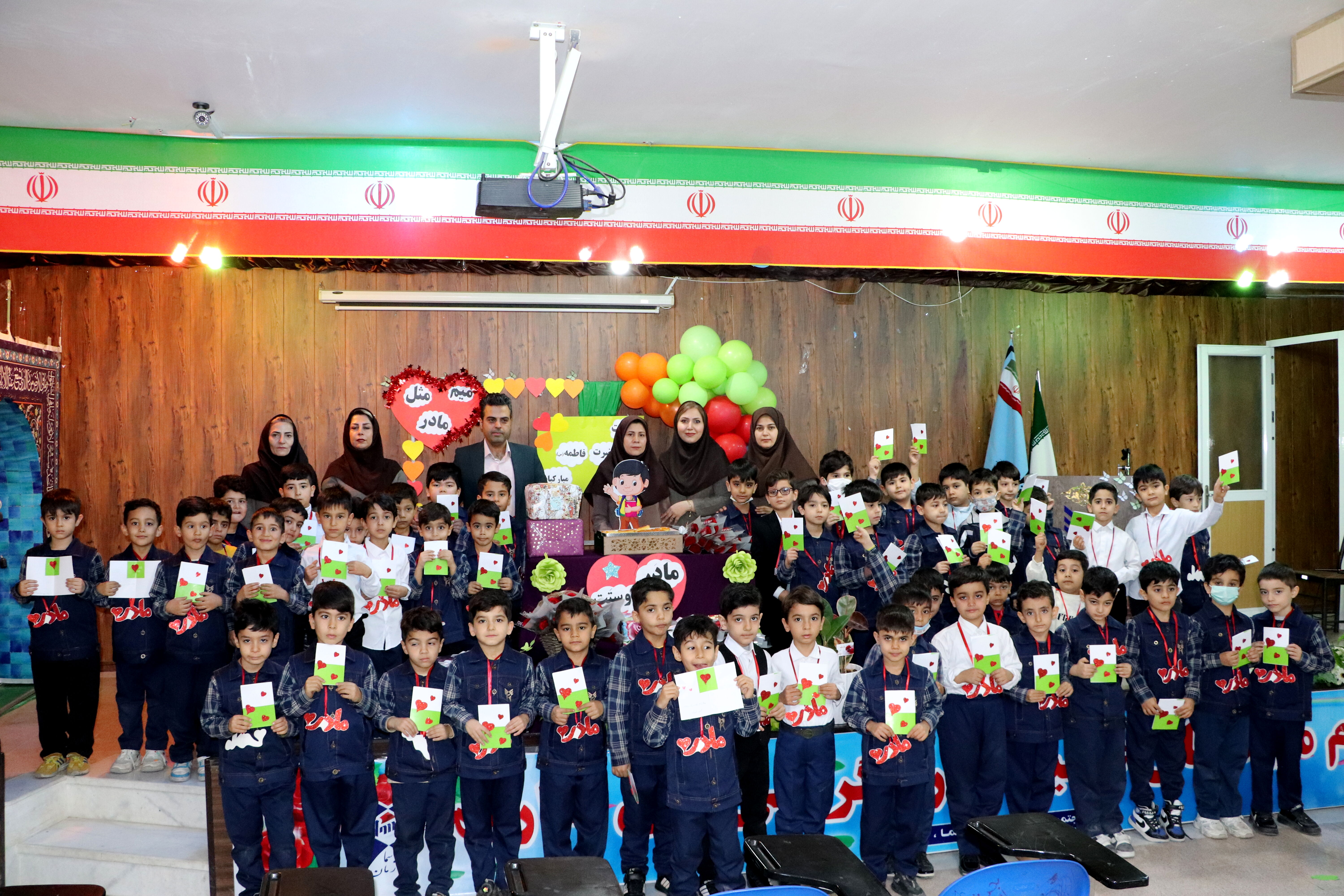 برگزاری جشن روز مادر در دبستان پسرانه سما شیروان