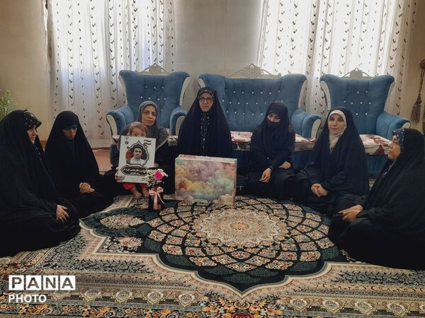 دیدار با خانواده شهید مجتبی کوزه‌گر؛ درس ایثار و ایستادگی