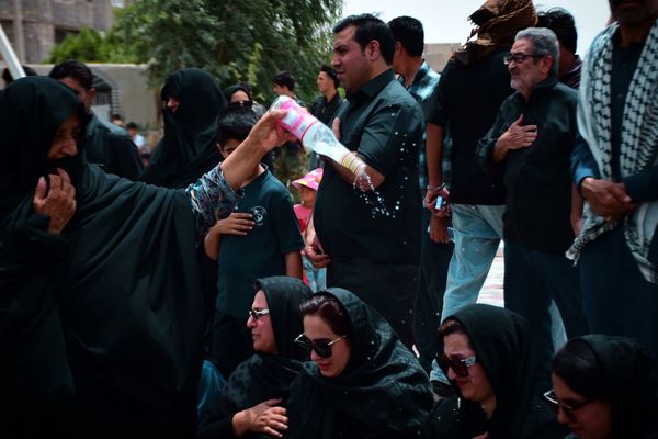 زابل در ماتم حسین؛ گلزار شهدا شهرستان زابل میزبان اشک و شور عزاداران حسینی