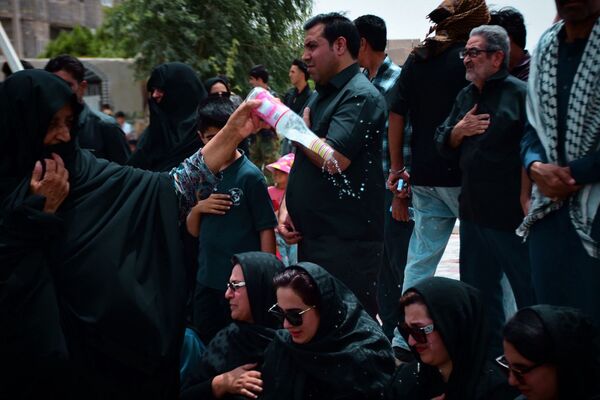 زابل در ماتم حسین؛ گلزار شهدا شهرستان زابل میزبان اشک و شور عزاداران حسینی