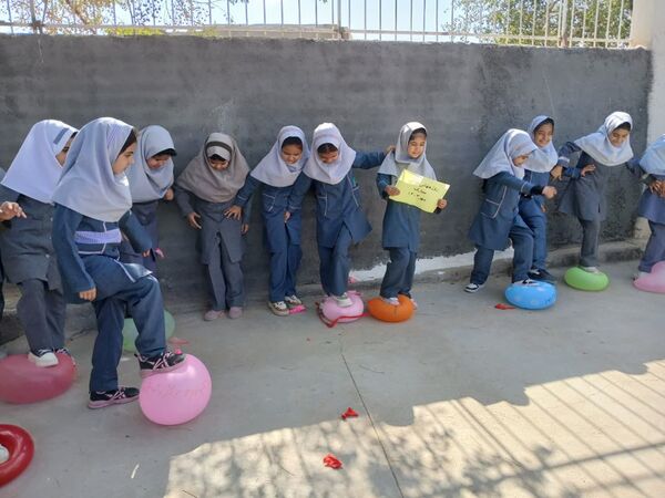 مراسم‌‌‌‌‌‌ روز‌ جهانی‌ کودک‌‌‌‌ در‌ دبستان‌ شهید‌ دیالمه‌ کاشمر