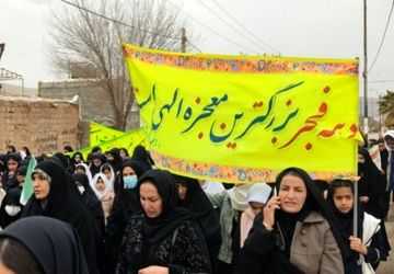 حضور پرشور دانش‌آموزان مدرسه شهدای حیدرخانی ۲ منطقه کوهنانی در راهپیمایی 22 بهمن 