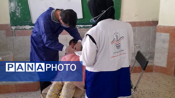 تیم درمانی درمانگاه بسیجیان آشخانه به اهالی روستای چخماقلو