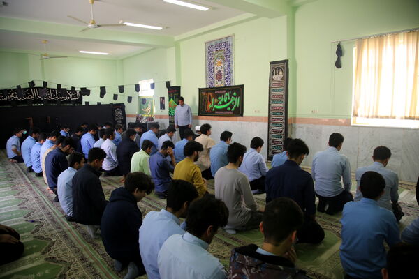 مراسم عزاداری ایام فاطمیه توسط دانش‌آموزان تنگستانی
