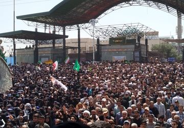 پای آرمان‌های امام و انقلاب ایستاده‌ایم