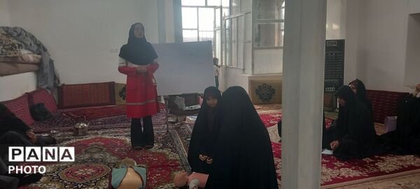 دوره‌ ی آموزشی کمک‌های اولیه و امداد و نجات در روستای سربالا