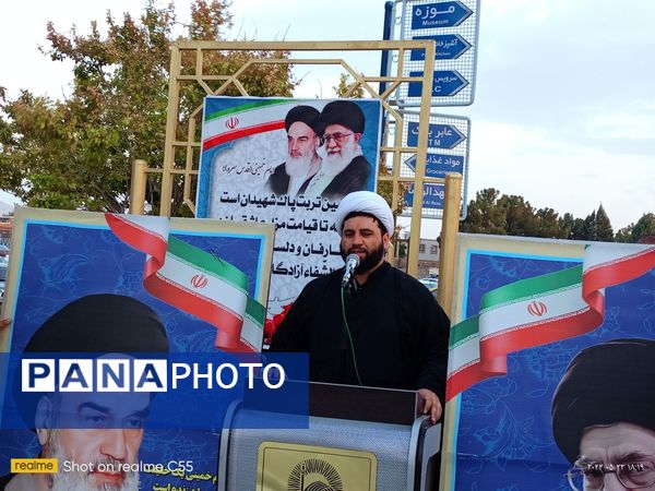 عطر افشانی گلزار شهدا و مراسم یادبود شهدای خدمت