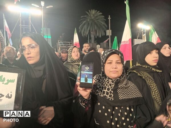 مردم گرگان همچنان در میدان های شهر 