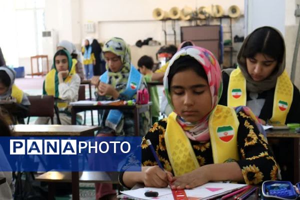 برپایی ایستگاه نقاشی به‌مناسبت روز دانش‌آموز در رامهرمز