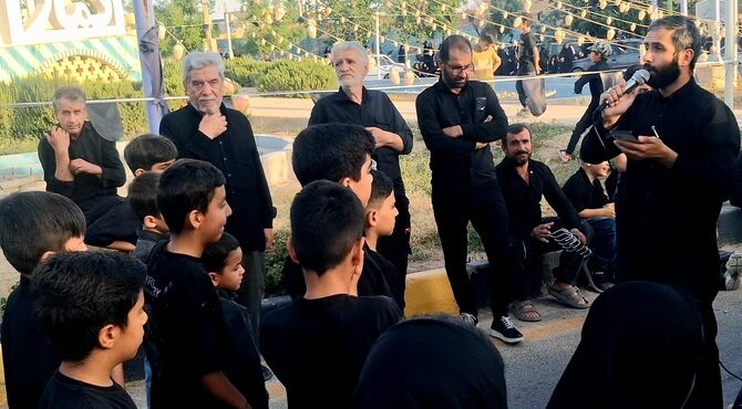 جلوه شور حسینی نوجوانان داراب در آیین «احلی من العسل»