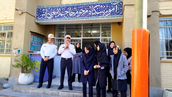 گرامیداشت هفته نیروی انتظامی در دبیرستان دخترانه پیرایش یک