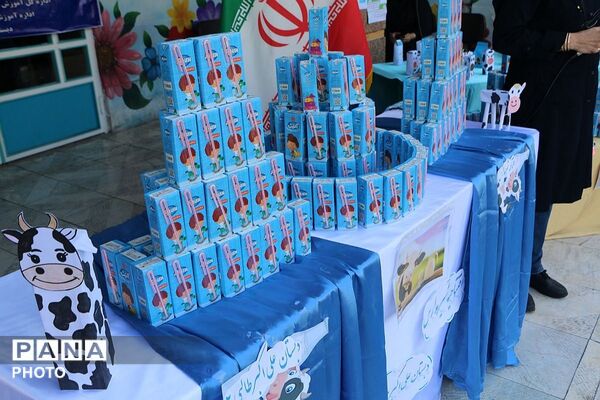 توزیع شیر رایگان در دبستان علی‌اکبر طالبی شهرری