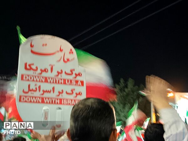امواج پی در پی شبانه مردم غیور نیشابور در حسینیه امام خامنه ای 