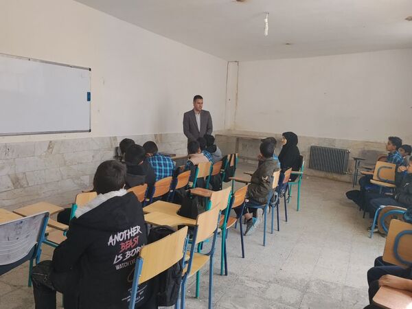 بازدید معاون آموزشی و کارشناس آموزش متوسطه اداره آموزش و پرورش خاتم 