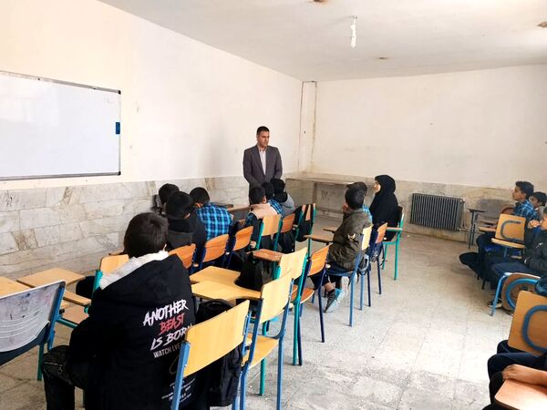 بازدید معاون آموزشی و کارشناس آموزش متوسطه اداره آموزش و پرورش خاتم 