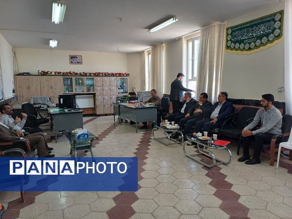 بازدید معاون آموزش متوسطه اداره‌کل آموزش و پرورش استان از مدارس شهرستان جاجرم 