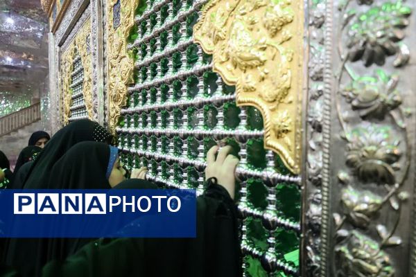  دورهمی دختران با قرائت سوره مبارکه فتح در رواق دارالذکر سومین حرم اهل بیت (ع)