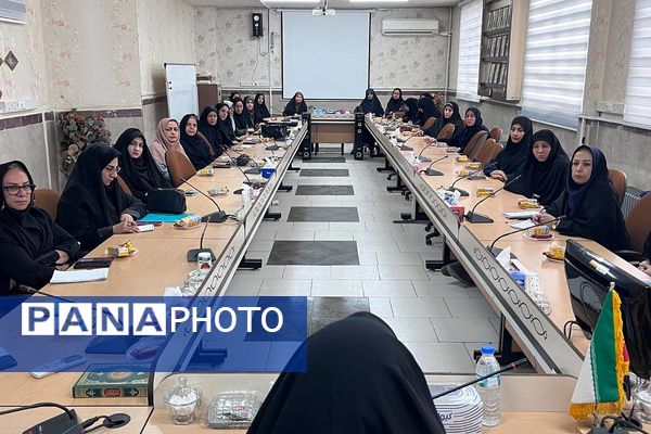 جلسه عفاف و حجاب با موضوع نقش زن در دفاع از حریم ولایت و زیست عفیفانه