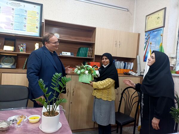 مراسم افطاری در دبیرستان شاهد شهید حمامی