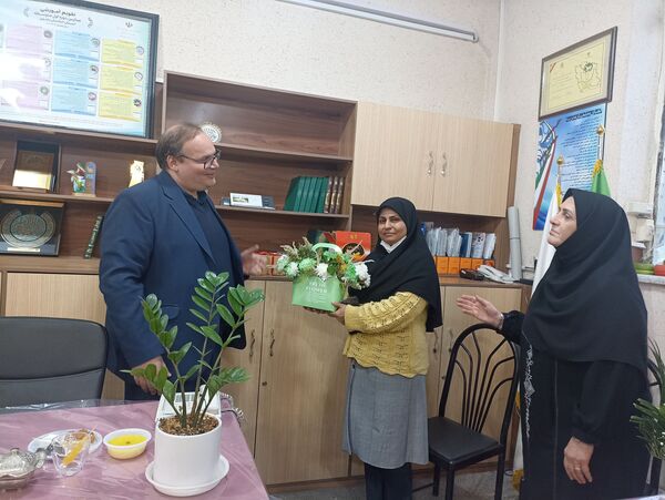 مراسم افطاری در دبیرستان شاهد شهید حمامی