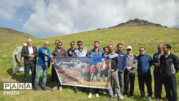 همایش پیاده‌روی ادارات در شهرستان دهگلان