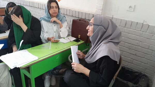 هدایت تحصیلی دانش آموزان پایه نهم دبیرستان میثاق منطقه تبادکان مشهد