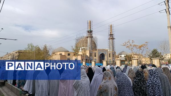 تجلی وحدت و همدلی در صفوف نماز عید فطر ملارد