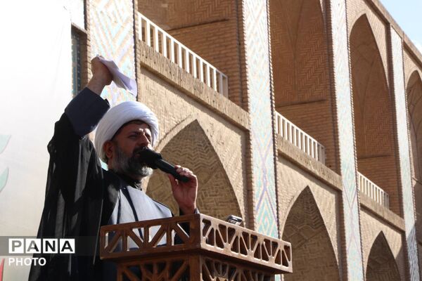 بیعت مردم دارالعباده شهر یزد با رهبر جدید انقلاب اسلامی ایران