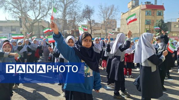 نواخته شدن زنگ انقلاب در دبستان شاهد حاج تقی آقابزرگ ناحیه یک مشهد