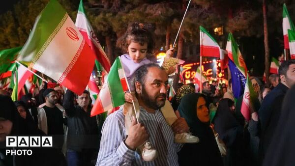 اجتماع عظیم مردمی کرج در سی‌وچهارمین مراسم بیعت با رهبری و عزاداری امام امت 
