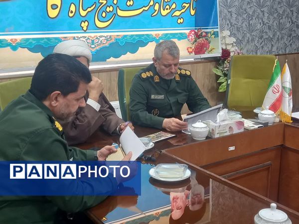 نشست خبری فرمانده ناحیه مقاومت بسیج کاشمر با خبرنگاران به مناسبت هفته دفاع مقدس