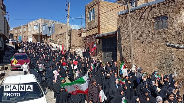 راهپیمایی مردم شهر علی آباد دمق به‌مناسبت روز ۱۲ فروردین