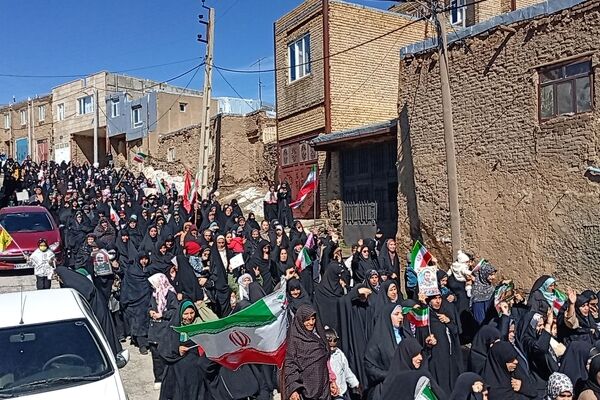 راهپیمایی مردم شهر علی آباد دمق به‌مناسبت روز ۱۲ فروردین