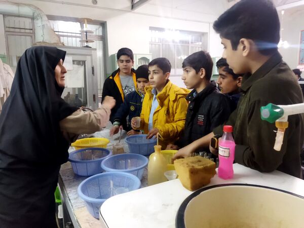 بازدید دانش‌آموزان دبیرستان نمونه دانش از پژوهشسرای رازی