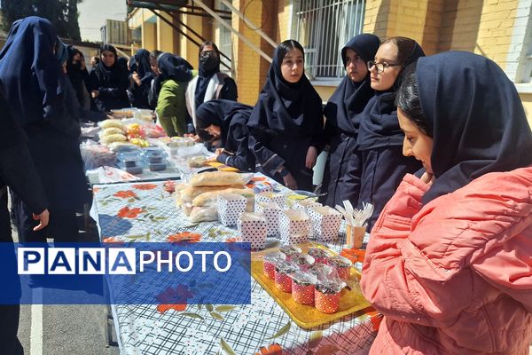 برگزاری بازارچه  کسب و کار دانش‌آموزی در آموزشگاه پویش ناحیه ۳شیراز 