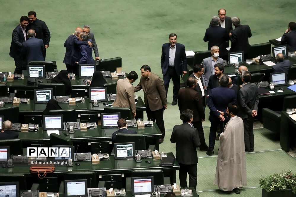 دولت مجاز به واردات بنزین شد

