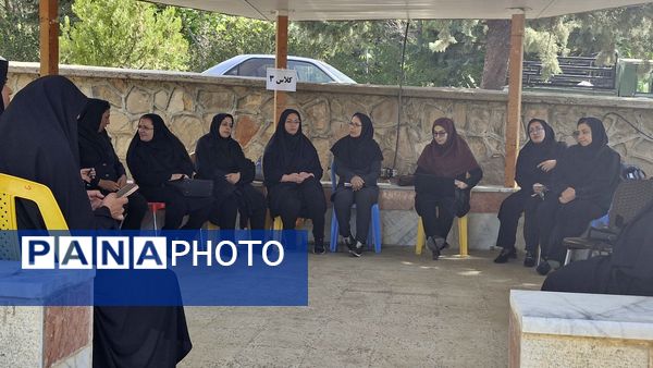 کارگاه‌های تخصصی برنامه ملی نماد ویژه مدیران مدارس شهرستان دنا در اردوگاه شهید مطهری سی‌سخت