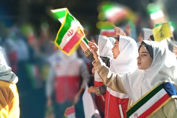 همه‌باهم در راهپیمایی روز دانش‌آموز؛ تجلی وحدت و آگاهی نسل نو
