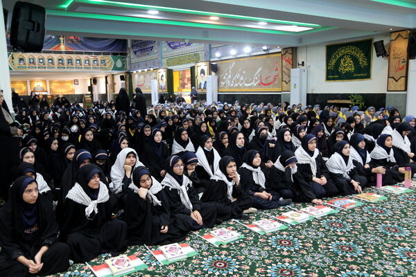 دانش‌آموزان دختر ناحیه یک در محفل اُنس با قرآن گرد‌هم آمدند
