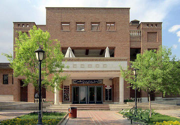 بیش از ۳ هزار نفر به تماشای «عزادار» نشستند