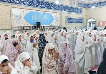  نماز جماعت دبستان مصلی نژاد در مسجدامام حسین( ع)