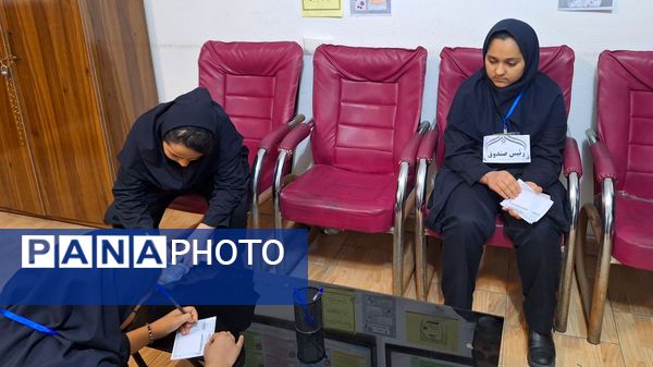  انتخابات شورای دانش آموزی در دبیرستان دخترانه قویدل