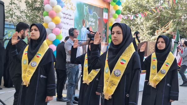 آیین متمرکز استانی جشن عاطفه‌ها‌ در دبیرستان فرزانگان یک ناحیه یک کرج 