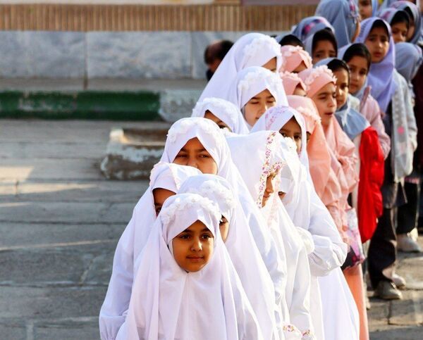 جشن عبادت دانش‌آموزان دختر در کانون فرهنگی تربیتی عاطفه شهرستان کاشمر 