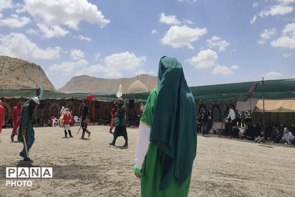 تعزیه خوانی در روز اربعین حسینی در جوار گلزار شهدای شهر بار نیشابور 