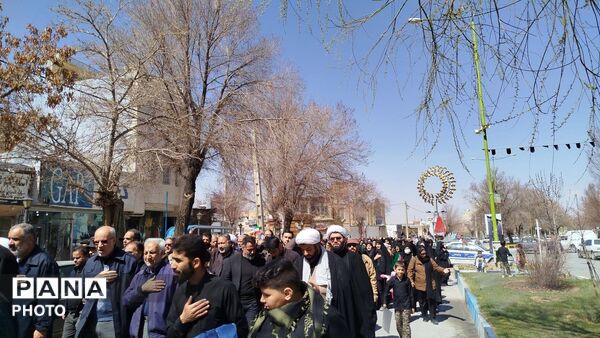 کاروان پیاده مردم انقلابی شهرستان بروجن همزمان با شهادت امام علی (ع) 