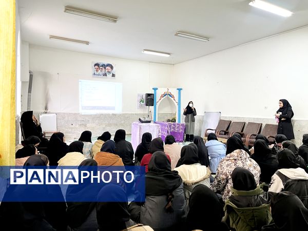 کارگاه آمادگی برای امتحانات نهایی در دبیرستان فاطمه الزهرا(س)