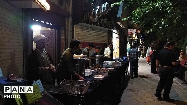 گذری بر چایخانه حوزه علمیه گلشن در هشتاد و پنجمین شب از اجتماعات مردمی نیشابور 