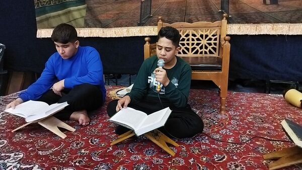 دم دمای اذان و قرائت آیاتی چند از قرآن 